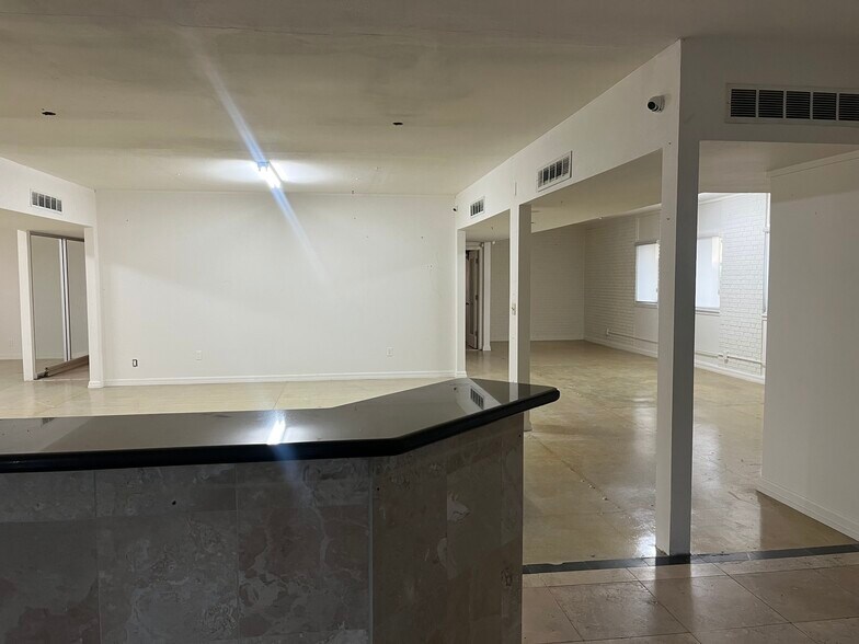 More Photos Of 6232 E Gateway Blvd, El Paso Freestanding For Lease