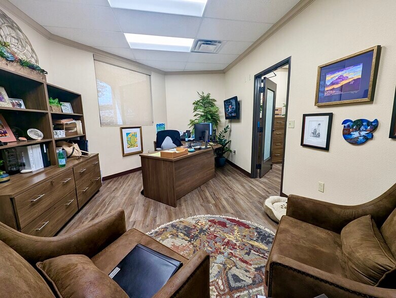 More Photos Of 545 E Redd Rd, El Paso Office For Sale