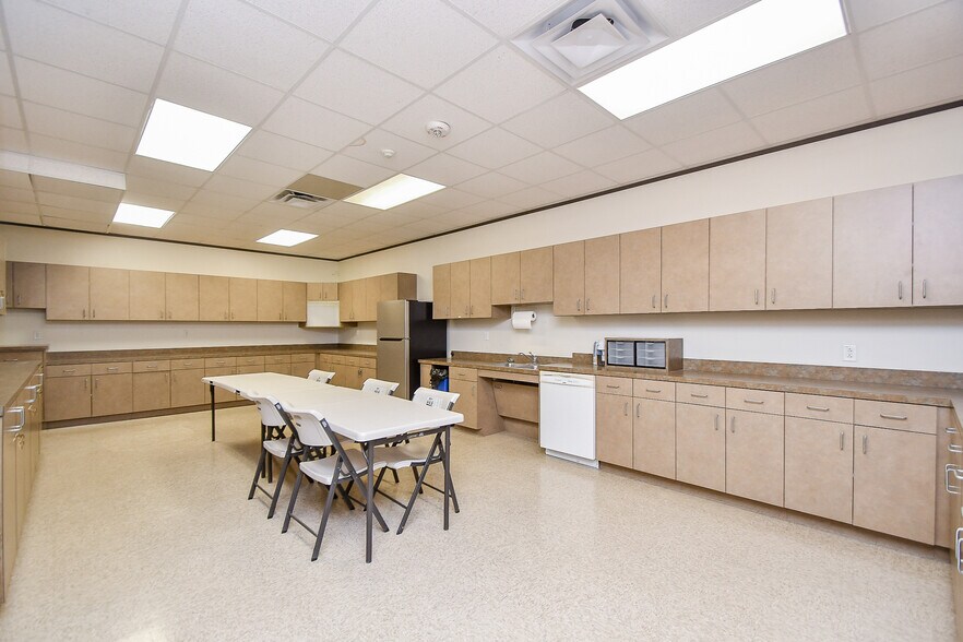 More Photos Of 15366 Park Row, Houston Office For Sale
