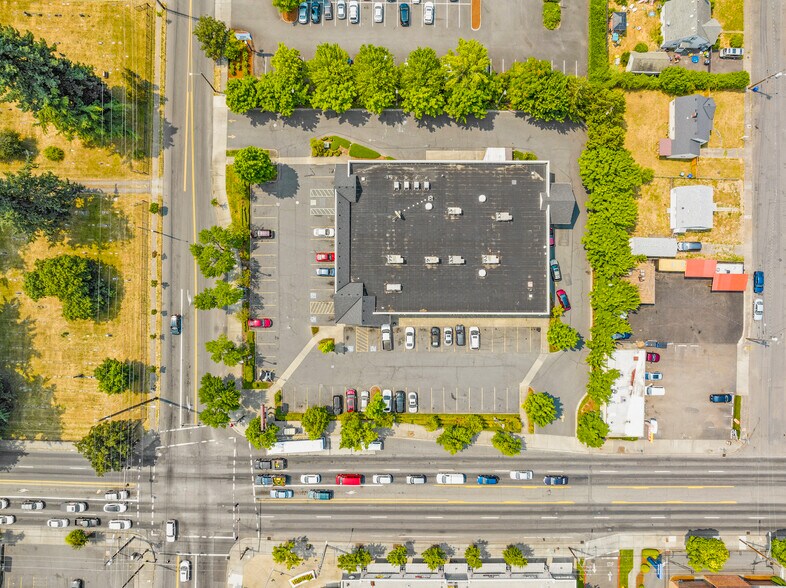 More Photos Of 4325 SE 82nd Ave, Portland Drugstore For Sale