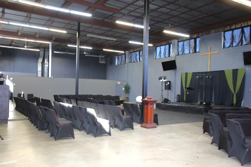 More Photos Of 30 Montowese Ave, North Haven Warehouse For Lease