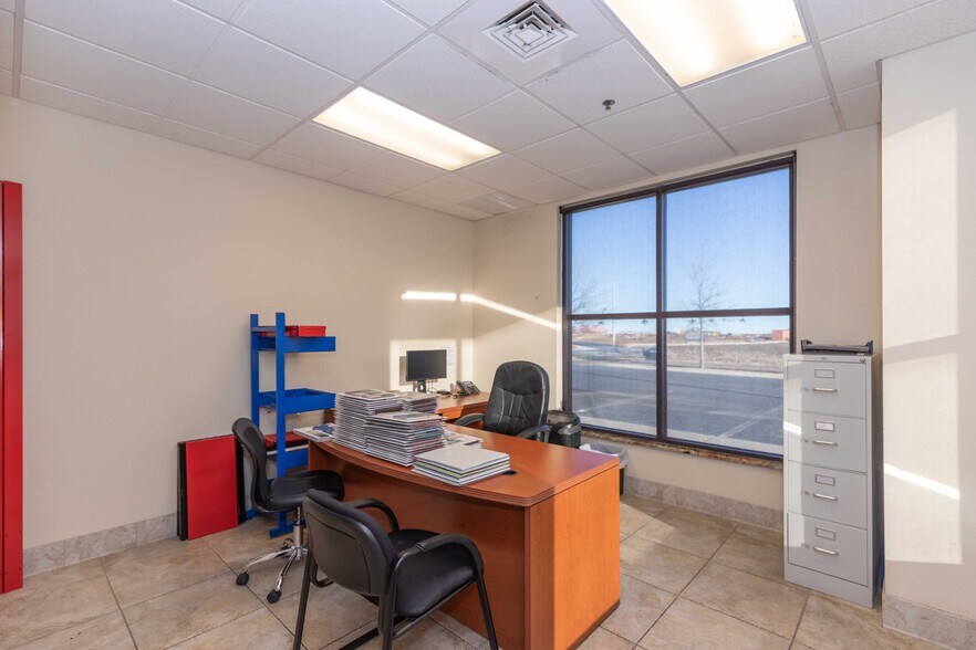 More Photos Of 9005 Roach Dr, Amarillo Showroom For Lease