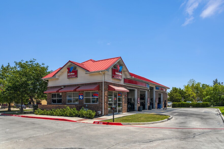 More Photos Of 1175 S Main St, Keller Auto Repair For Sale