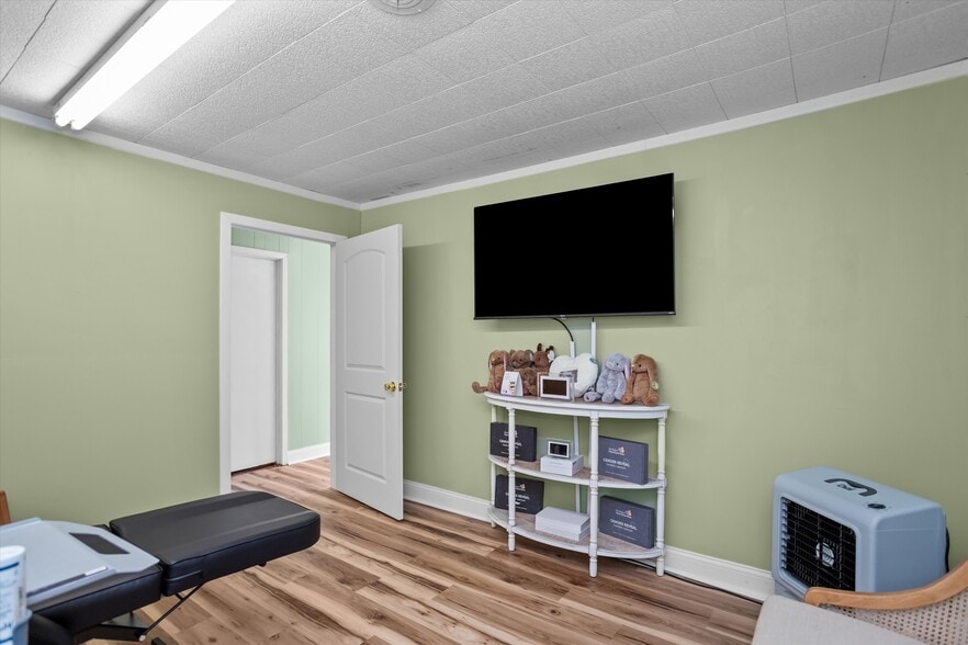 More Photos Of 205 E Denman Ave, Lufkin Flex For Sale