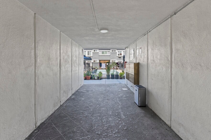 More Photos Of 8305-8325 Variel Ave, Canoga Park Apartments For Sale