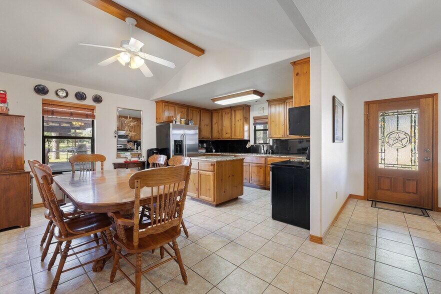 More Photos Of 13744 Us Highway 281 N, Round Mountain Flex For Sale