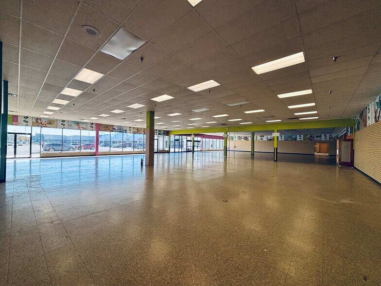 More Photos Of 5327 Coldwater Rd, Fort Wayne Storefront For Lease