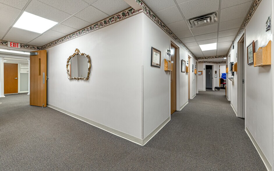 More Photos Of 508-512 N Jefferson st, New Castle Medical For Sale