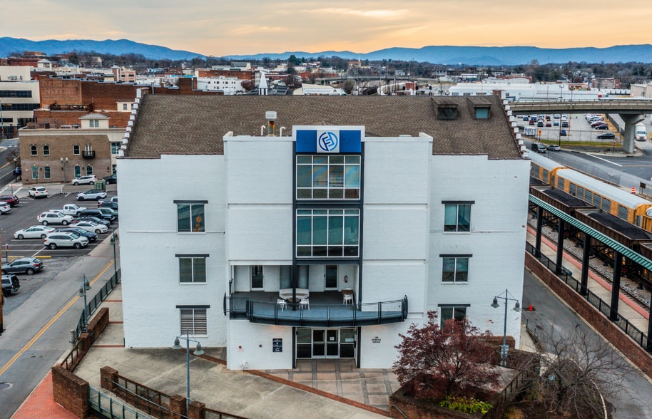 More Photos Of 109 Norfolk Ave SW, Roanoke Office For Lease