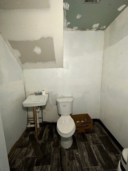 More Photos Of 5801 Christian St, Philadelphia Office Residential For Lease