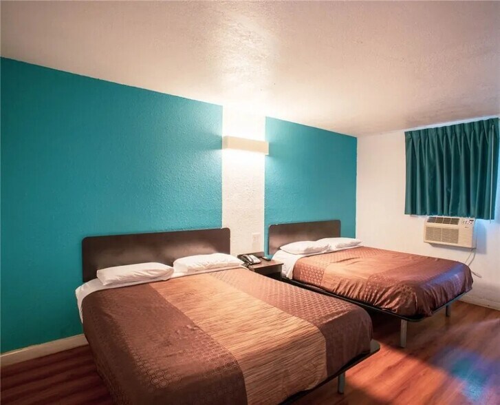 More Photos Of 520 S Jackson St, Jacksonville Hotel For Sale