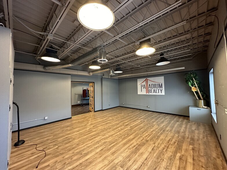 More Photos Of 30835 W 10 Mile Rd, Farmington Warehouse For Lease