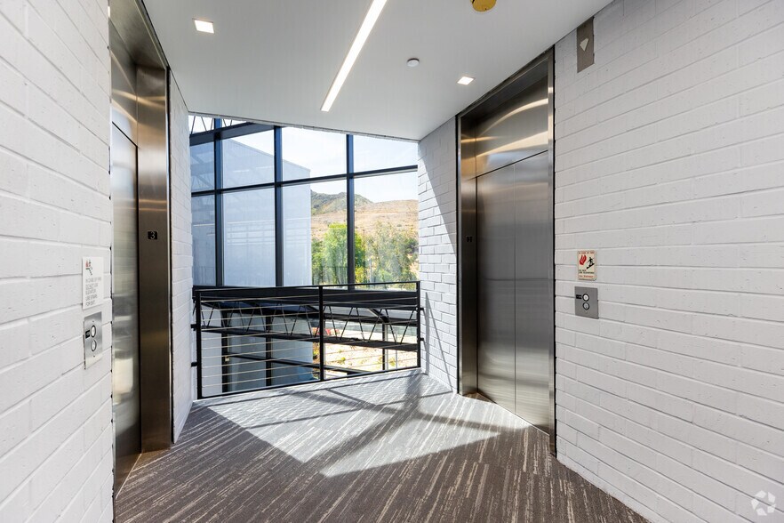 More Photos Of 30851 Agoura Rd, Agoura Hills Loft Creative Space For Lease