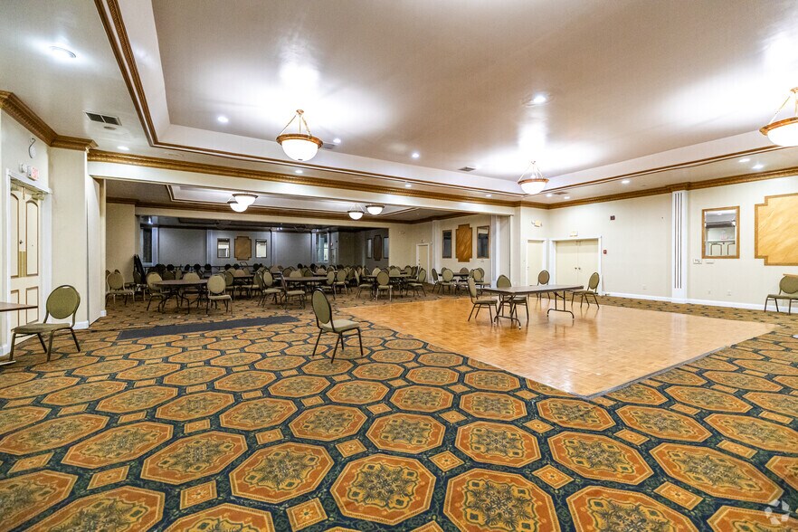 More Photos Of 5105 S Howell Ave, Milwaukee Hotel For Sale