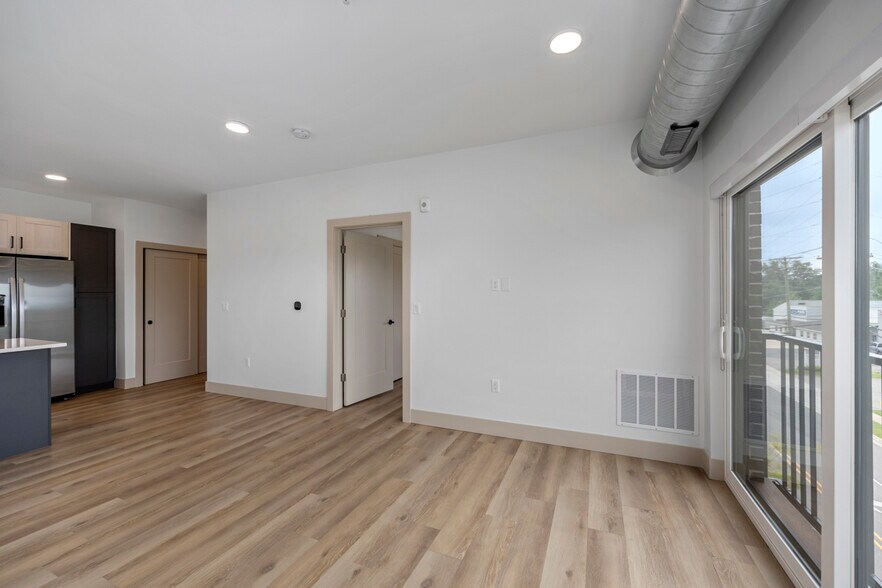 More Photos Of 27 S Squirrel Rd, Auburn Hills Coworking Space