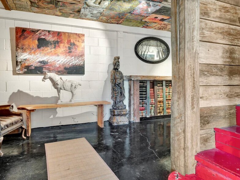 More Photos Of 132 Nacogdoches St, Center Storefront Retail Residential For Sale