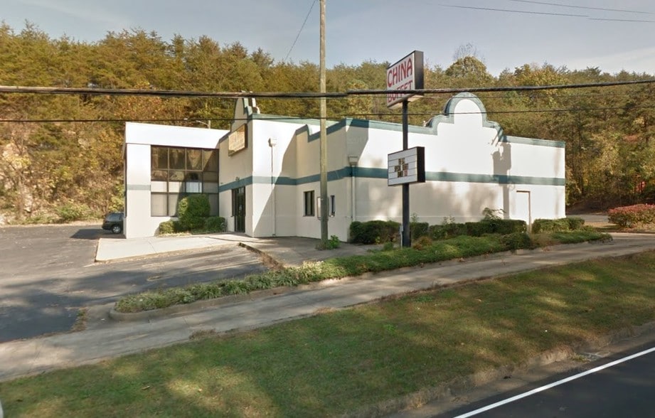 Primary Photo Of 1090 Memorial Blvd N, Martinsville Auto Dealership For Sale