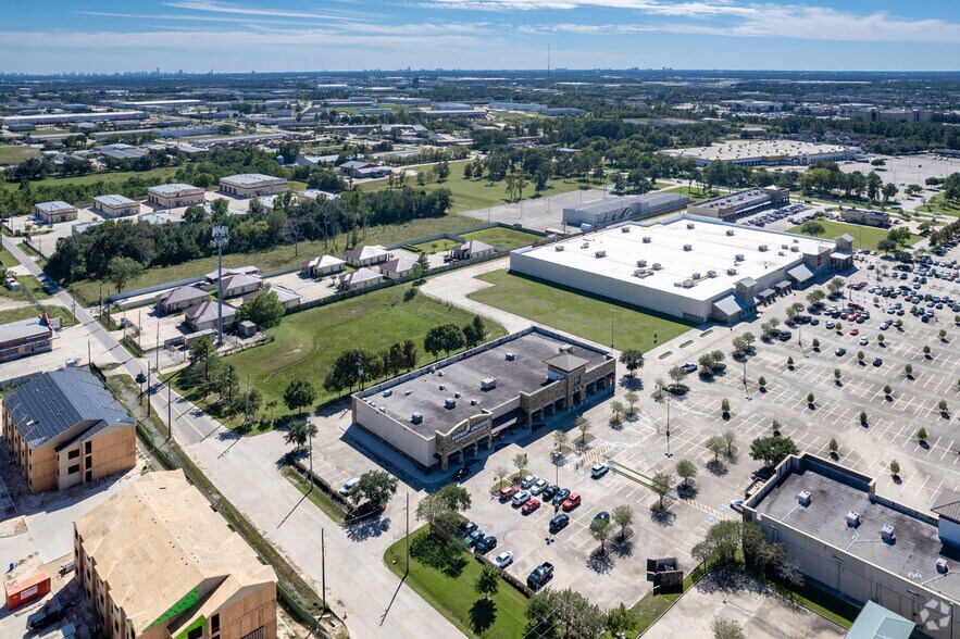 More Photos Of 6911 Fm 1960 Rd W, Houston Freestanding For Lease