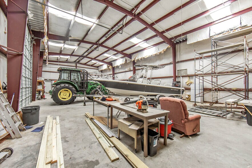 More Photos Of 204 Venture Blvd, Houma Industrial For Lease