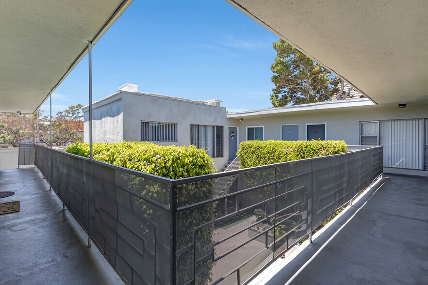 More Photos Of 2820 S Sepulveda Blvd, Los Angeles Apartments For Sale