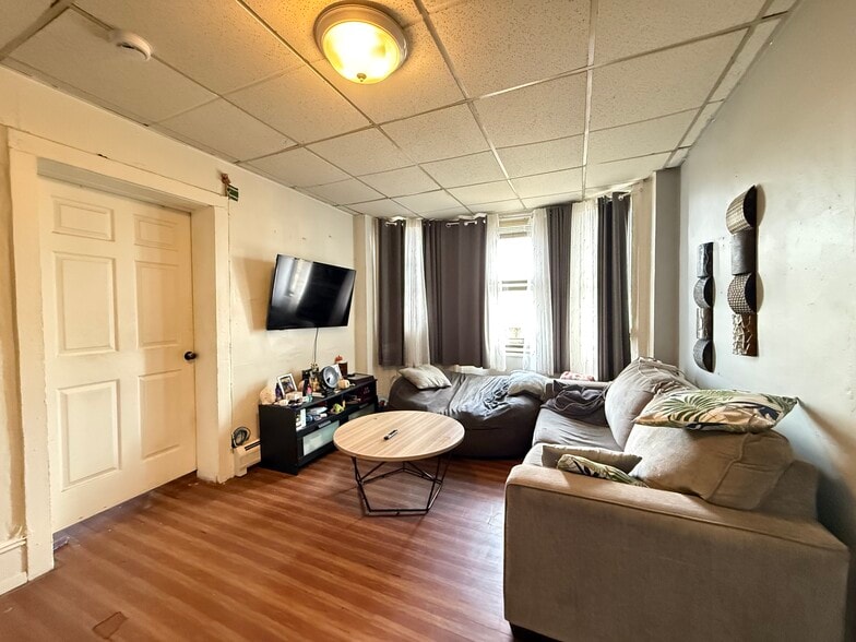 More Photos Of 2913 Jeannette St, Union City Storefront Retail Residential For Sale