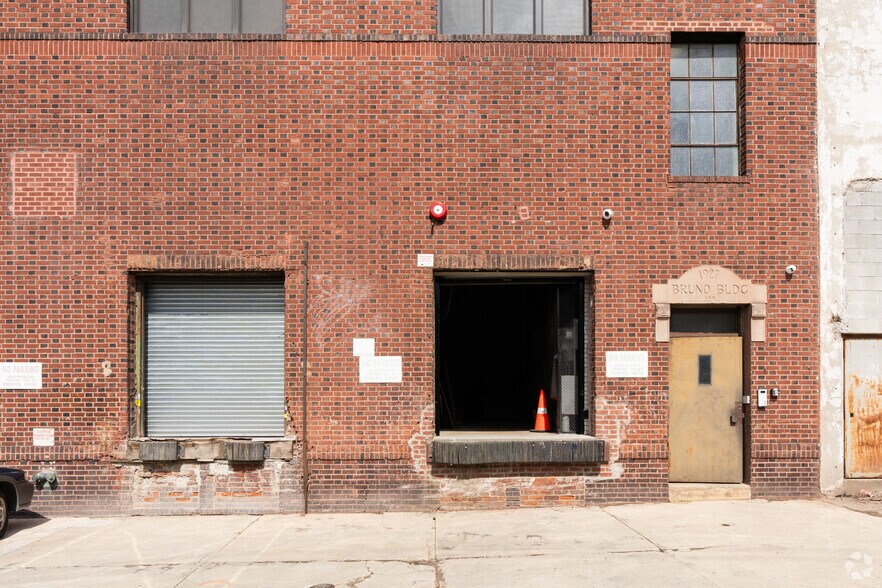 More Photos Of 129 26th St, Brooklyn Warehouse For Lease