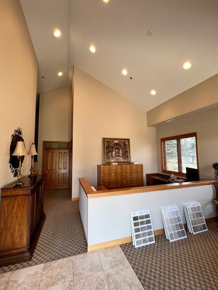 More Photos Of 460 Briargate Dr, South Elgin Medical For Sale