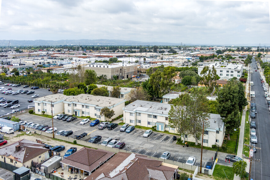 Primary Photo Of 11744-11756 Runnymede St, North Hollywood Apartments For Sale