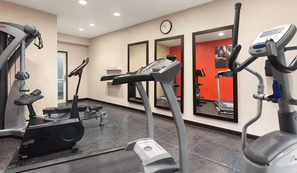 More Photos Of 3051 White Blvd, Pearl Hotel For Sale