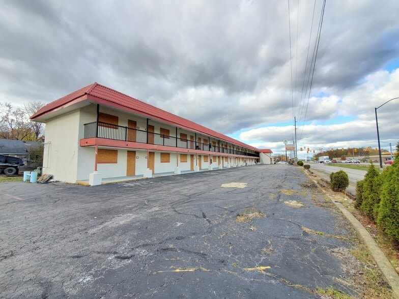 More Photos Of 888 Lorain Blvd, Elyria Hotel For Sale