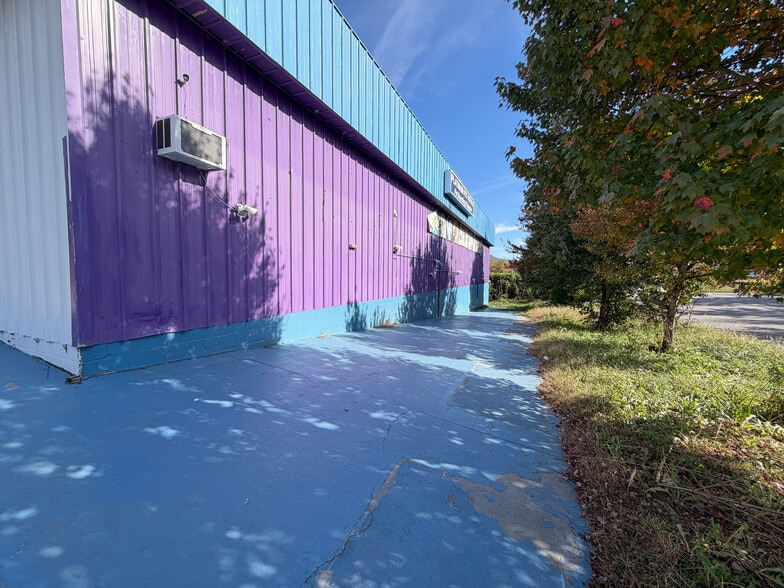 More Photos Of 900 W Chapel Rd, Asheville Showroom For Sale