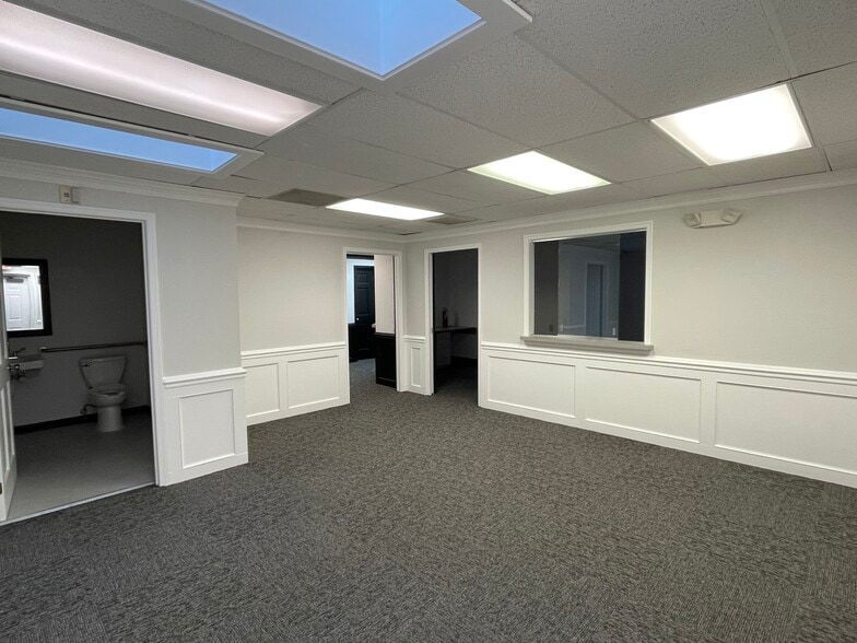 More Photos Of 11355 Pembrooke Sq, Waldorf Medical For Sale