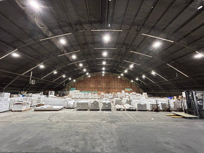 More Photos Of 11640 Hart St, North Hollywood Warehouse For Lease