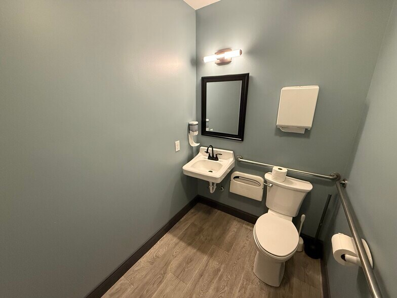 More Photos Of 624 E Main St, Lancaster Office For Lease