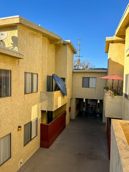 More Photos Of 13956 Vanowen St, Van Nuys Apartments For Sale