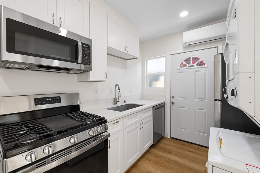 More Photos Of 5280 Manhasset Dr, San Diego Apartments For Sale