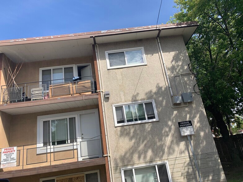 More Photos Of 11112 124th St NW, Edmonton Apartments For Sale