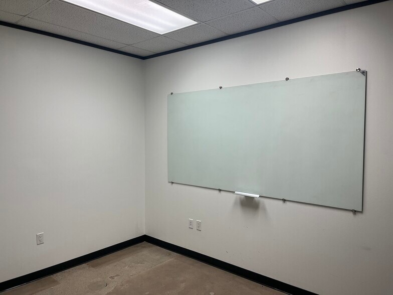 More Photos Of 2214 Braker Ln, Austin Distribution For Lease