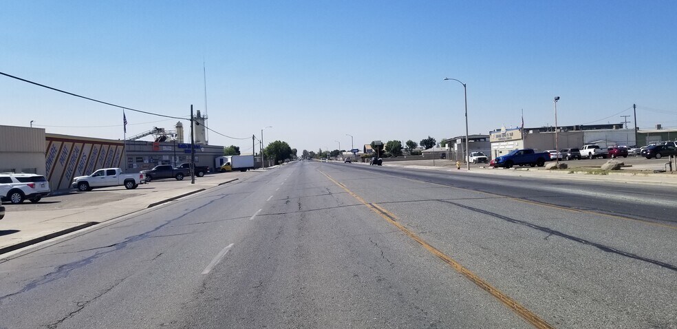 More Photos Of 1700 S K St, Tulare Storefront Retail Office For Lease
