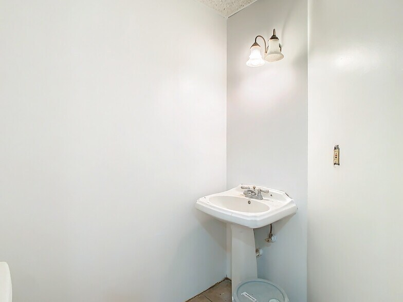 More Photos Of 6430 Madison St, New Port Richey Medical For Sale