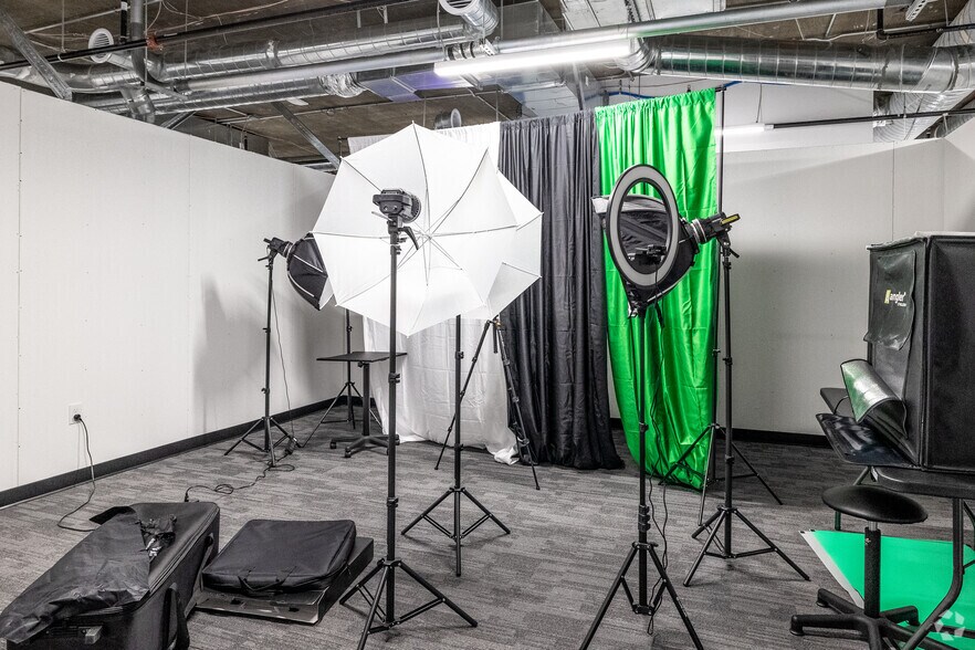 More Photos Of 204 12th St, Des Moines Office For Lease