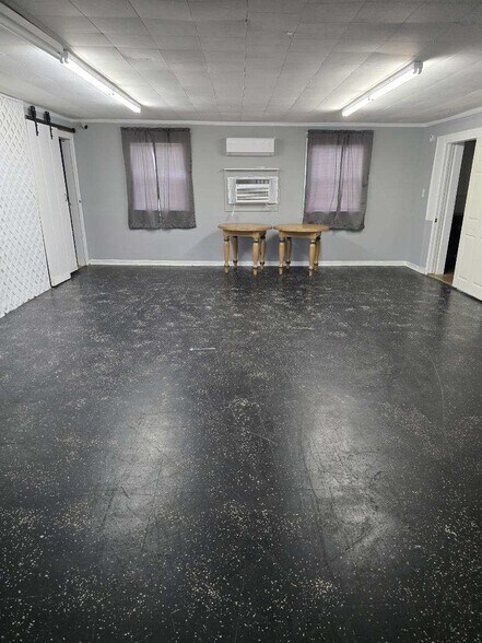 More Photos Of 305.5 N Logan St, Gaffney Storefront Retail Residential For Sale