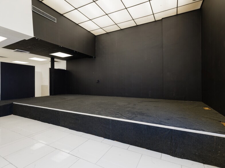 More Photos Of 320-330 E Manchester Blvd, Inglewood Bank For Lease