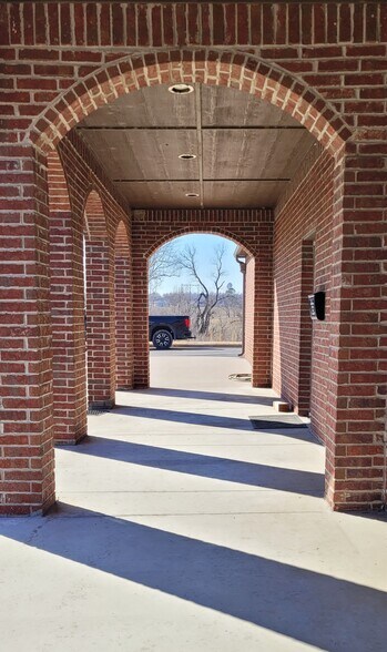 More Photos Of 2310-2320 N Highway 66, Catoosa Office For Sale