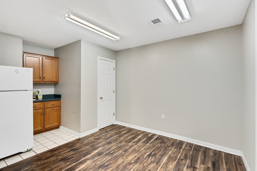 More Photos Of 6920 Oak Forest Dr, Olive Branch Loft Creative Space For Sale