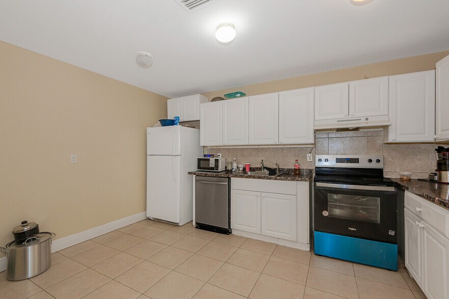 More Photos Of 4063-4065 SW 51st St, Fort Lauderdale Apartments For Sale