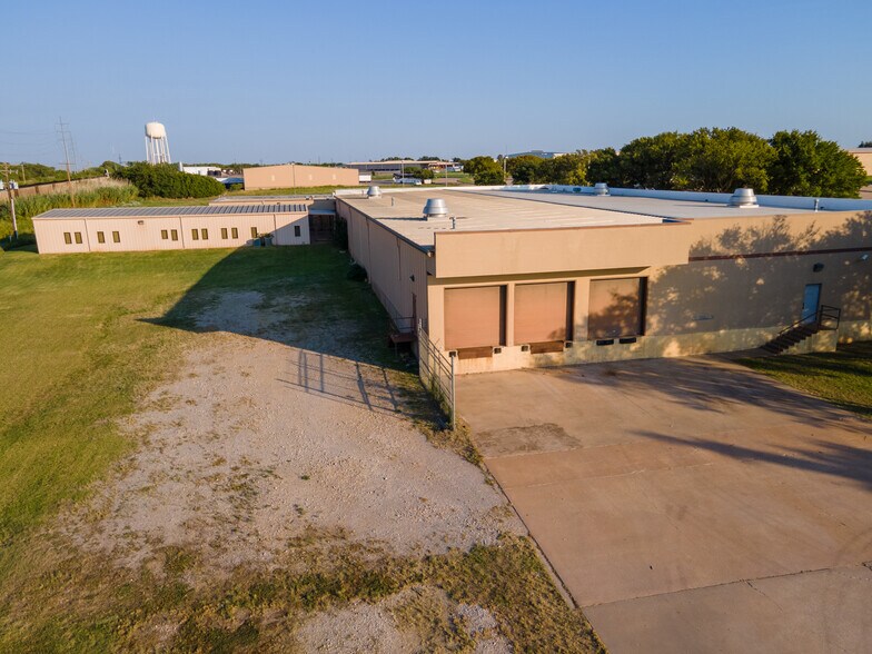 More Photos Of 2716 Commerce St, Wichita Falls Industrial For Sale