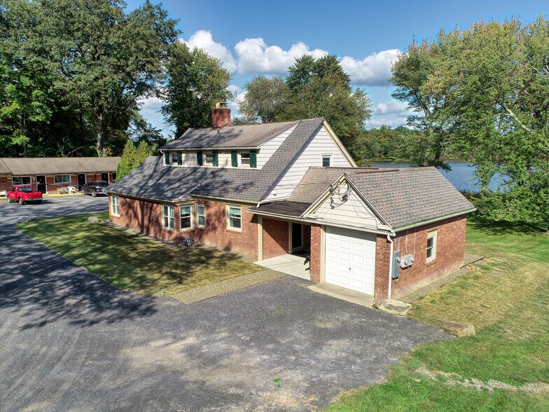 More Photos Of 669 Broadway, Ulster Park Hotel For Sale