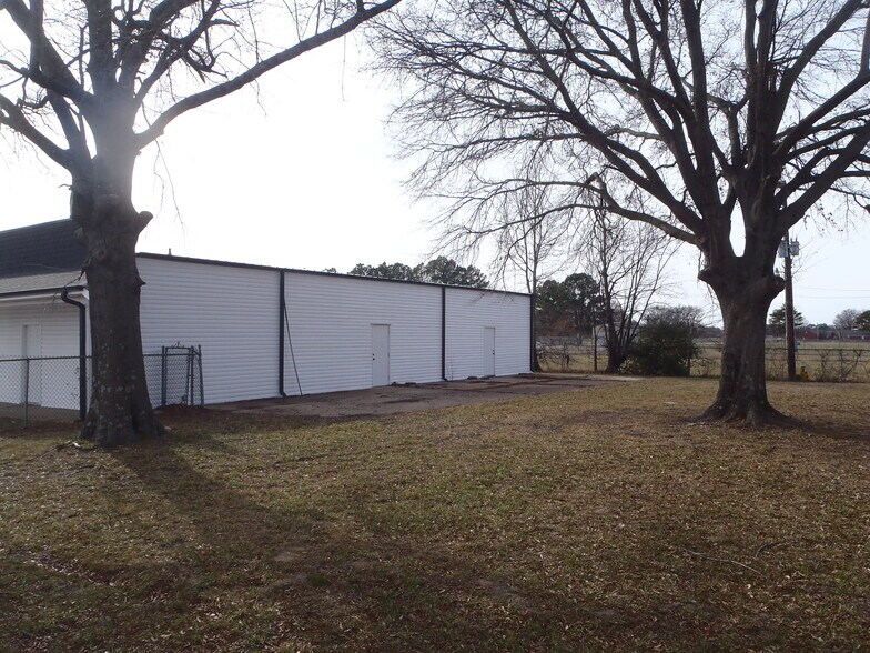 More Photos Of 2025 McLarty Dr, Newport Office For Sale