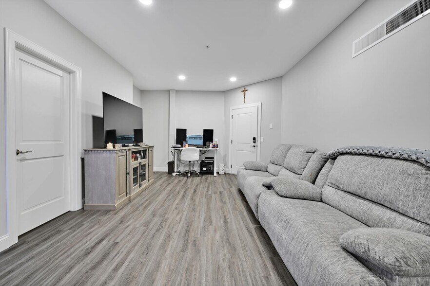 More Photos Of 236 W Market St, Jonestown Multifamily For Sale